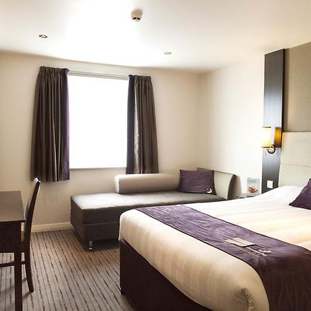 Premier Inn London Brentford Extérieur photo