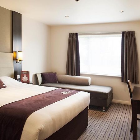 Premier Inn London Brentford Extérieur photo