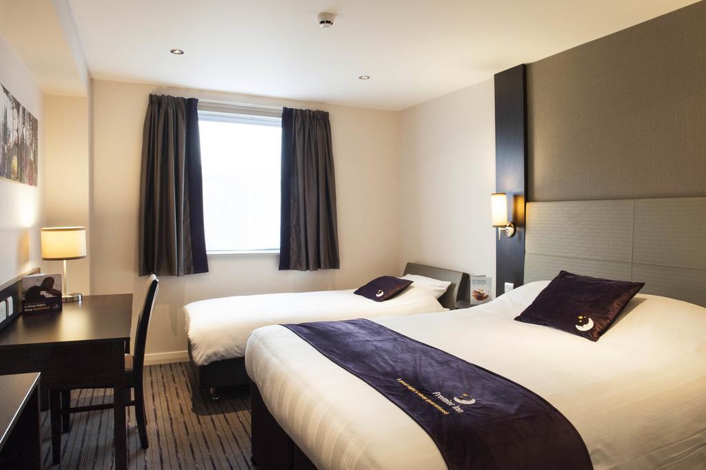 Premier Inn London Brentford Chambre photo