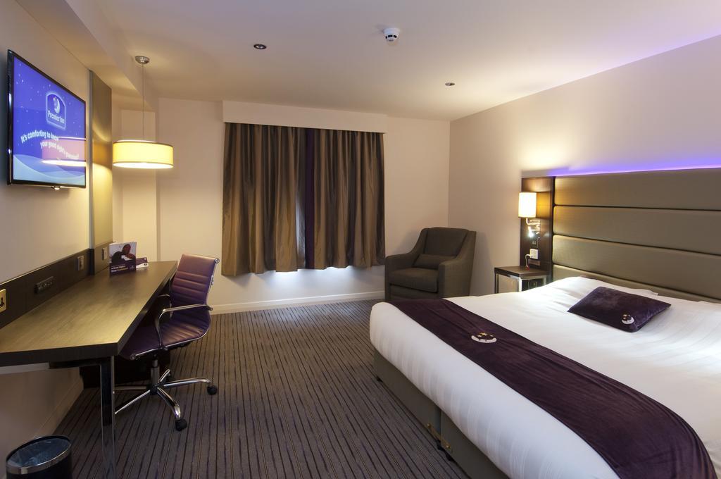 Premier Inn London Brentford Extérieur photo