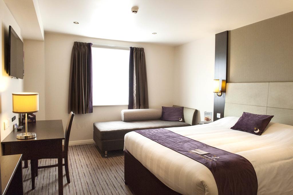 Premier Inn London Brentford Extérieur photo