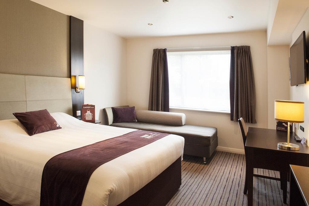 Premier Inn London Brentford Extérieur photo